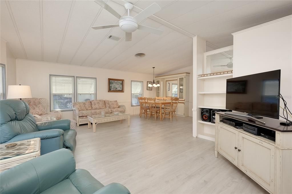 For Sale: $130,000 (2 beds, 2 baths, 1155 Square Feet)