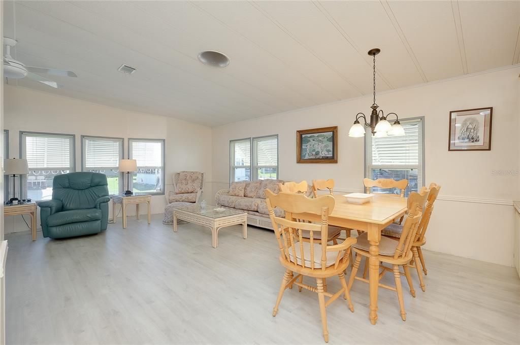 For Sale: $130,000 (2 beds, 2 baths, 1155 Square Feet)