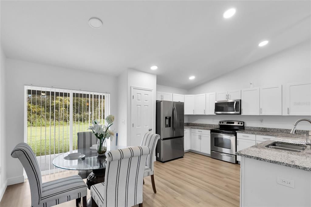 For Sale: $265,000 (3 beds, 2 baths, 1366 Square Feet)