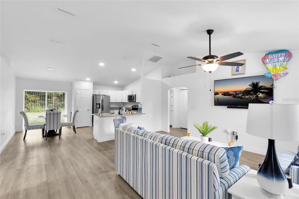 For Sale: $265,000 (3 beds, 2 baths, 1366 Square Feet)