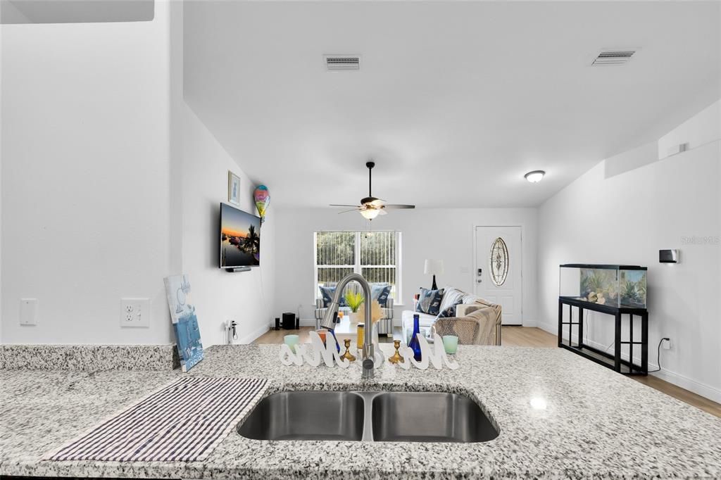 For Sale: $265,000 (3 beds, 2 baths, 1366 Square Feet)