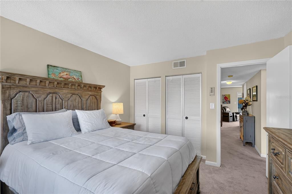 For Sale: $155,000 (2 beds, 2 baths, 1068 Square Feet)