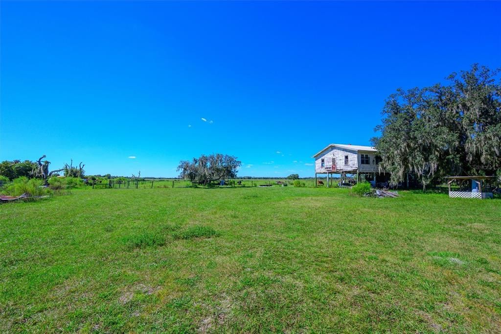 待售: $1,100,000 (20.00 acres)