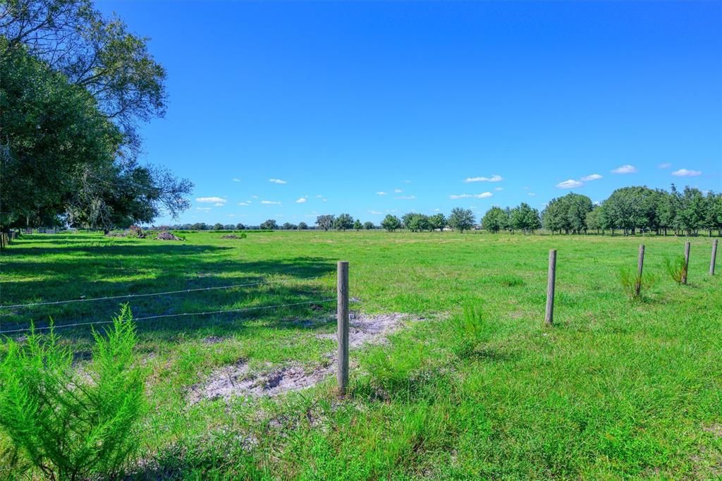 待售: $1,100,000 (20.00 acres)