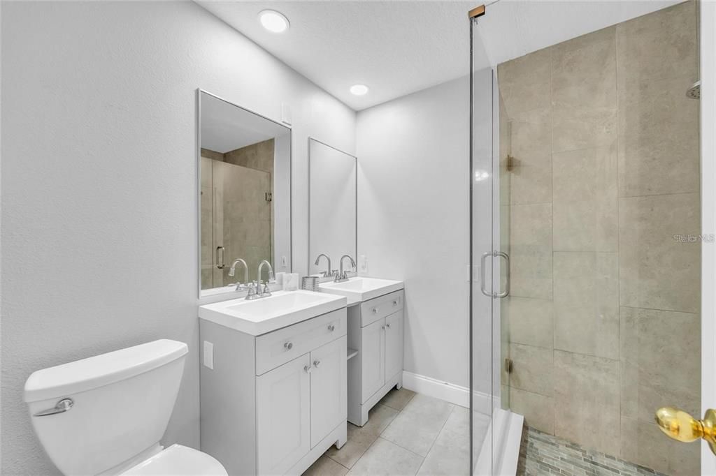 For Rent: $2,600 (3 beds, 2 baths, 1435 Square Feet)