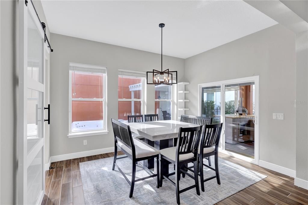 En Venta: $825,000 (5 camas, 4 baños, 3002 Pies cuadrados)