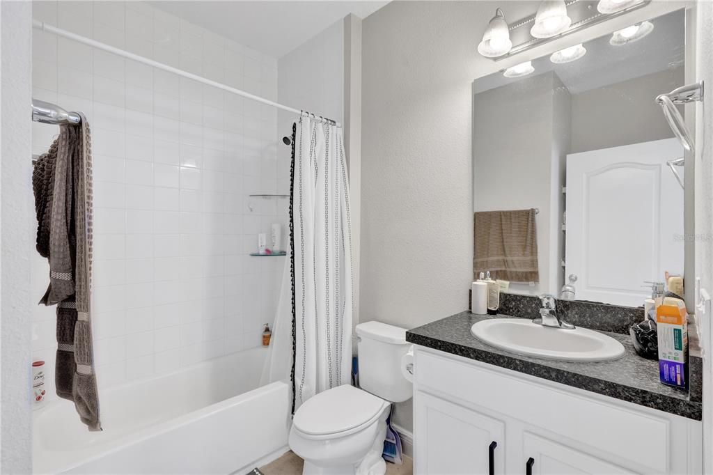 En Venta: $825,000 (5 camas, 4 baños, 3002 Pies cuadrados)