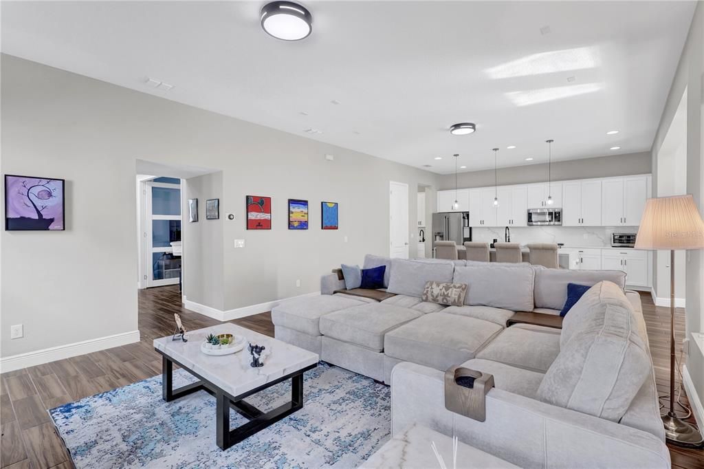 En Venta: $825,000 (5 camas, 4 baños, 3002 Pies cuadrados)