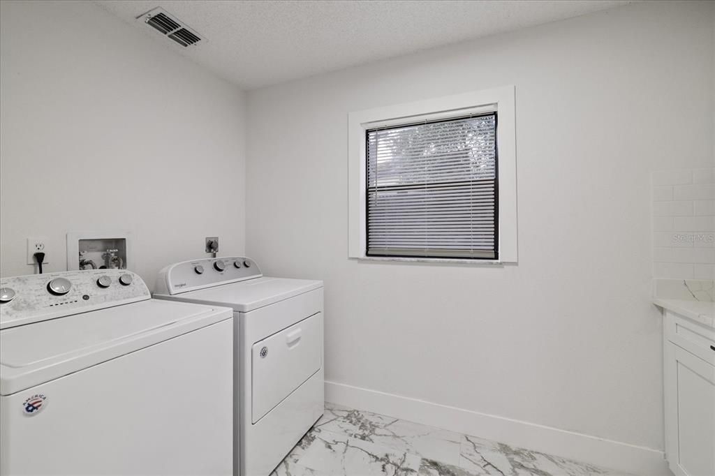 For Sale: $475,000 (4 beds, 2 baths, 2084 Square Feet)