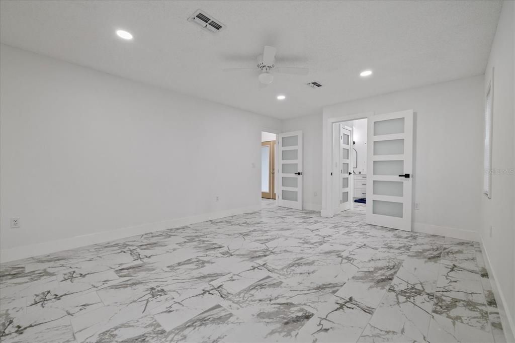 For Sale: $475,000 (4 beds, 2 baths, 2084 Square Feet)