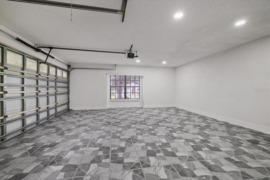 For Sale: $475,000 (4 beds, 2 baths, 2084 Square Feet)