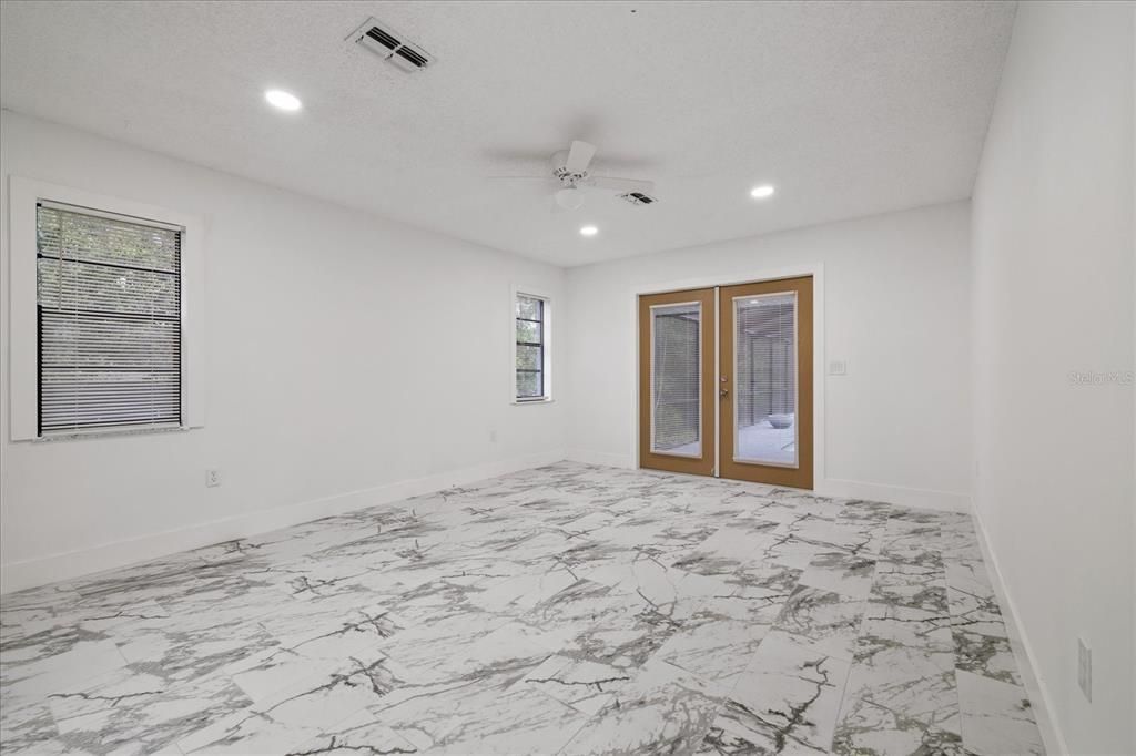 For Sale: $475,000 (4 beds, 2 baths, 2084 Square Feet)