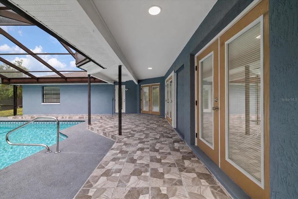 For Sale: $475,000 (4 beds, 2 baths, 2084 Square Feet)