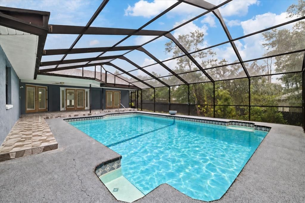 For Sale: $475,000 (4 beds, 2 baths, 2084 Square Feet)
