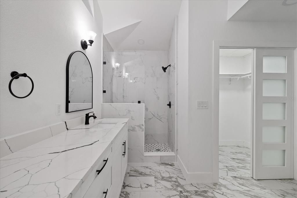 For Sale: $475,000 (4 beds, 2 baths, 2084 Square Feet)