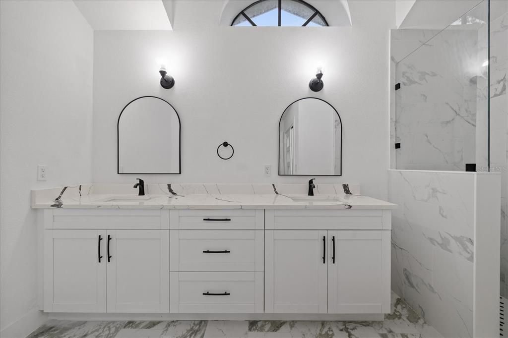 For Sale: $475,000 (4 beds, 2 baths, 2084 Square Feet)