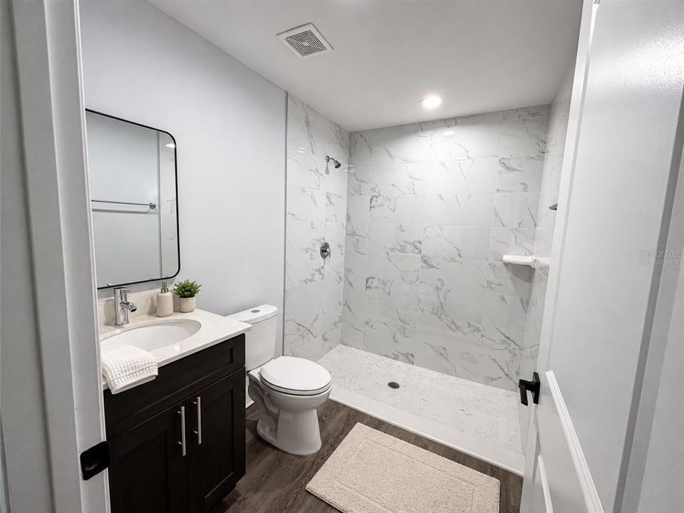 На продажу: $244,000 (3 спален, 2 ванн, 1006 Квадратных фут)
