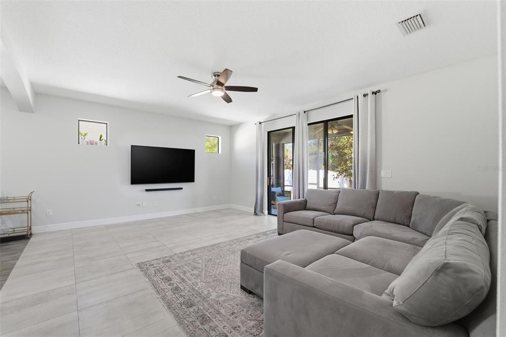 На продажу: $409,000 (3 спален, 2 ванн, 2100 Квадратных фут)