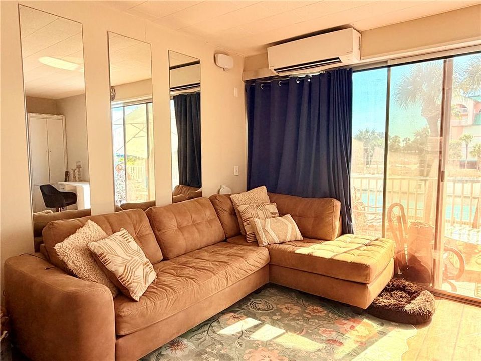 For Sale: $259,000 (1 beds, 1 baths, 522 Square Feet)