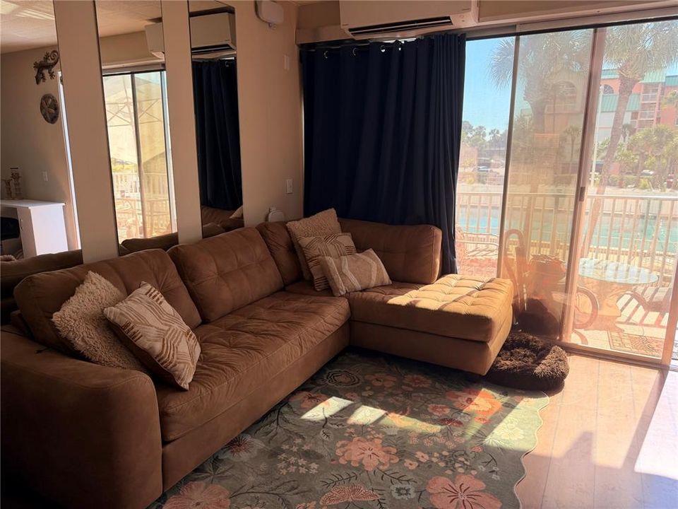 For Sale: $259,000 (1 beds, 1 baths, 522 Square Feet)