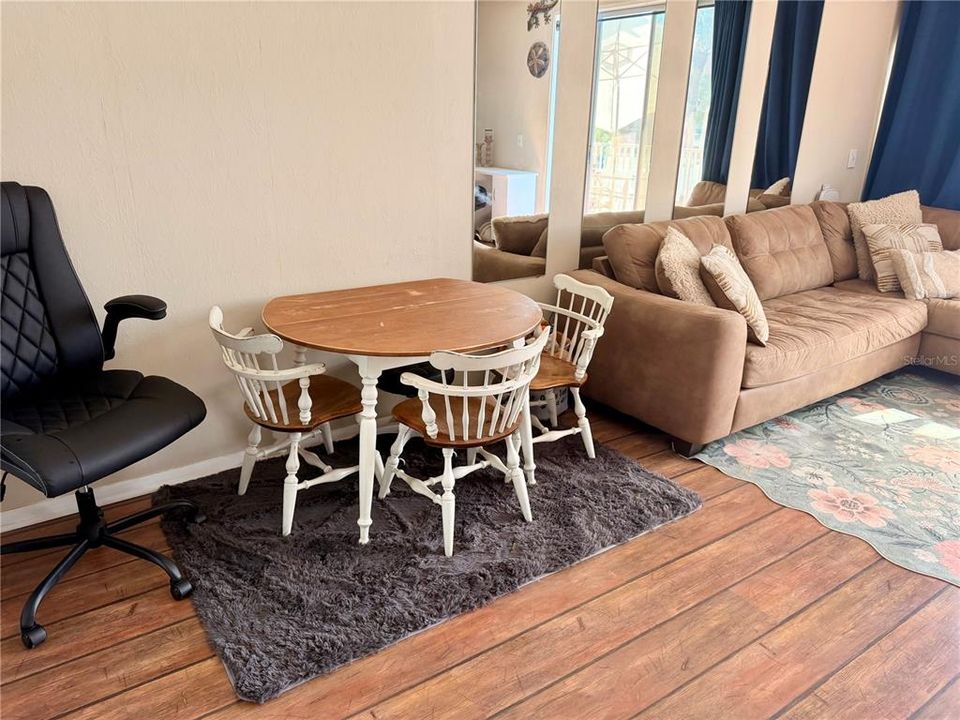 For Sale: $259,000 (1 beds, 1 baths, 522 Square Feet)