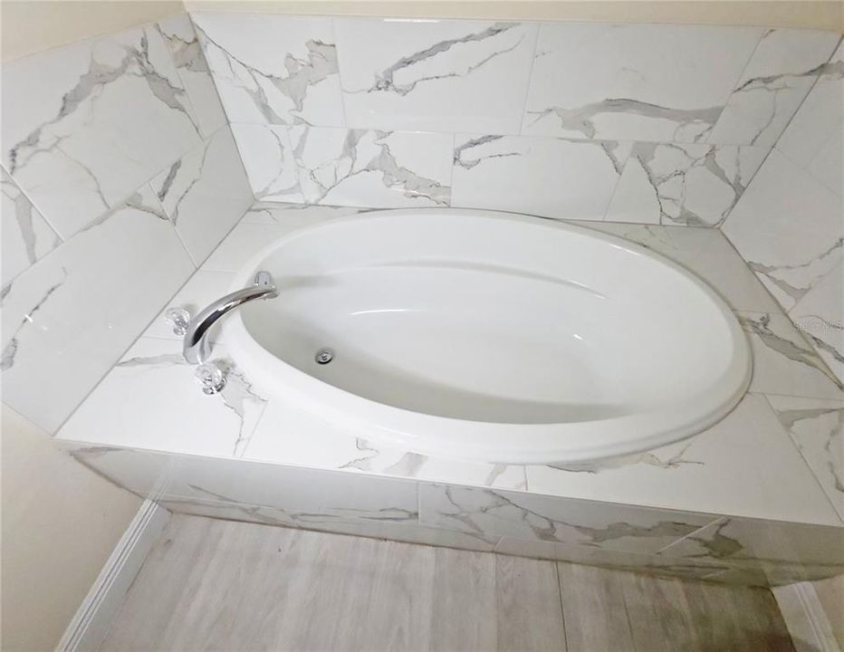 For Sale: $326,000 (4 beds, 2 baths, 1820 Square Feet)