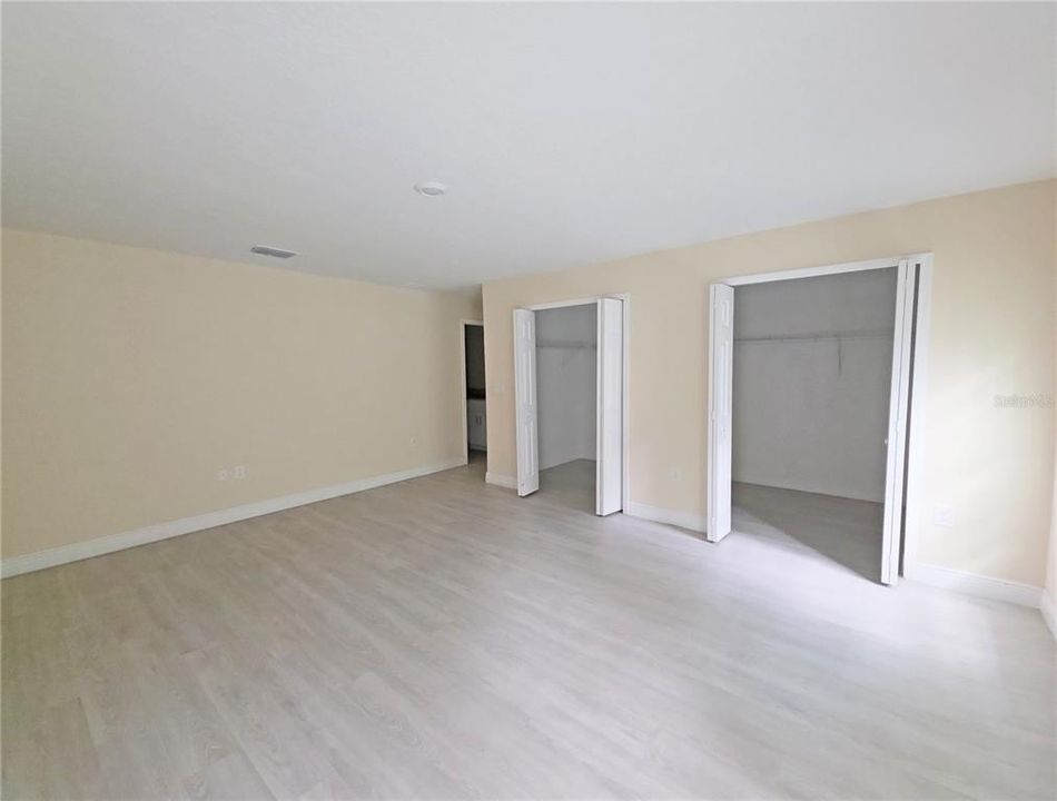 For Sale: $326,000 (4 beds, 2 baths, 1820 Square Feet)