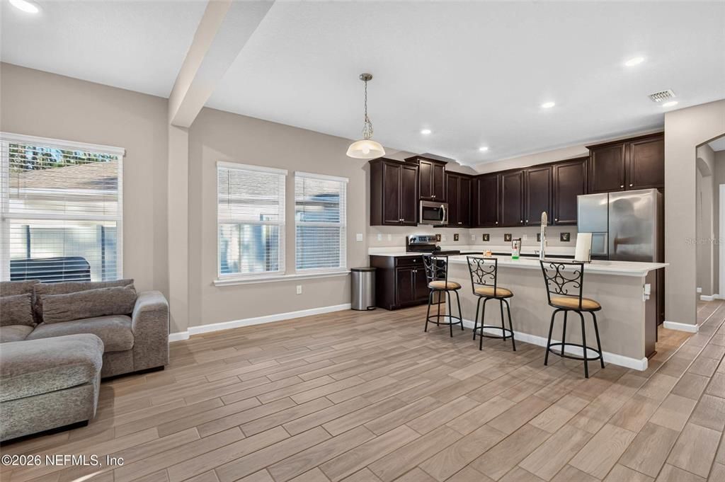 For Sale: $365,000 (3 beds, 2 baths, 1737 Square Feet)