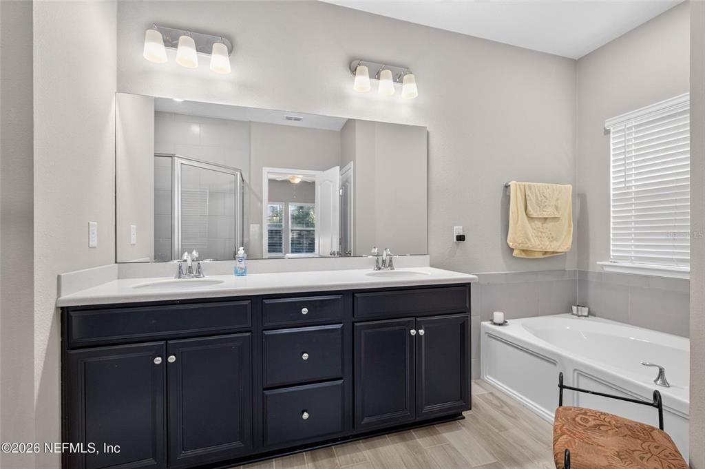 For Sale: $365,000 (3 beds, 2 baths, 1737 Square Feet)