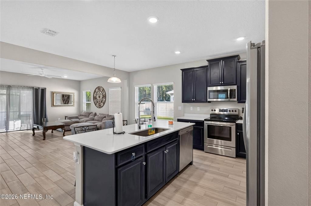 For Sale: $365,000 (3 beds, 2 baths, 1737 Square Feet)