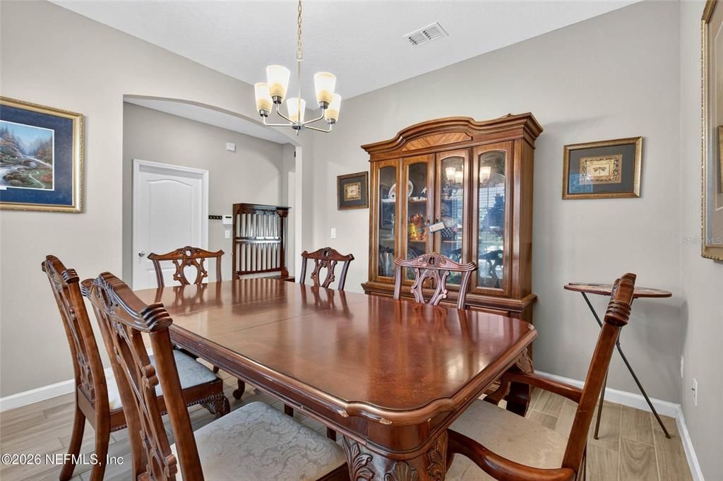 For Sale: $365,000 (3 beds, 2 baths, 1737 Square Feet)