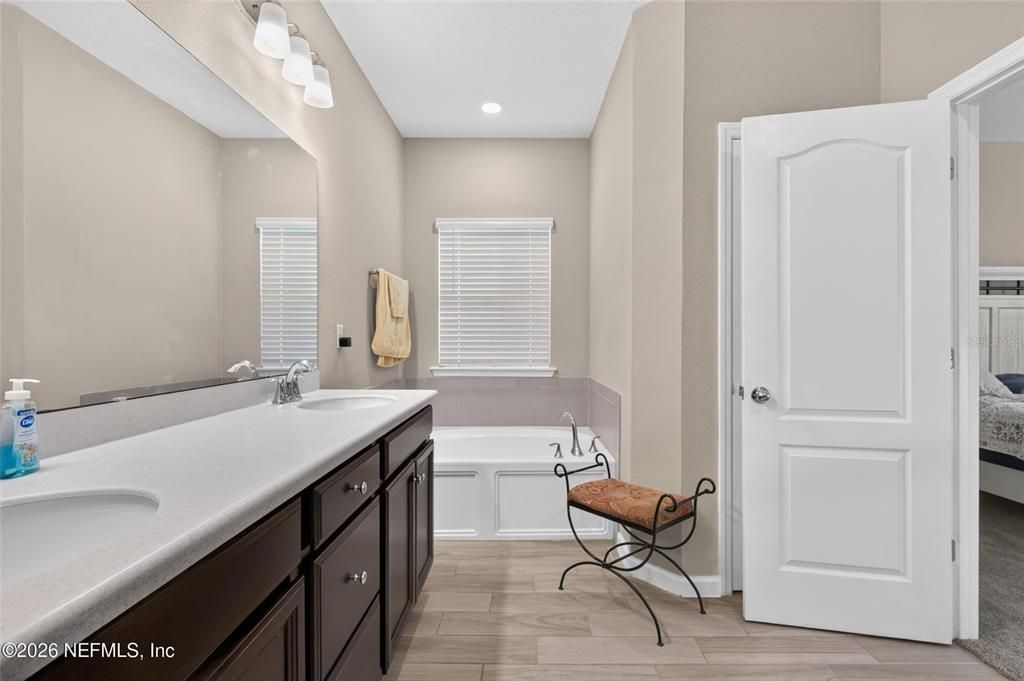 For Sale: $365,000 (3 beds, 2 baths, 1737 Square Feet)