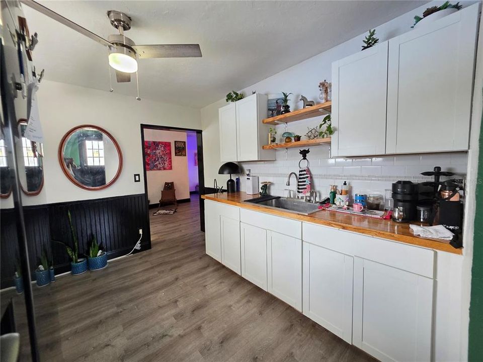 En Venta: $535,000 (4 camas, 2 baños, 2412 Pies cuadrados)