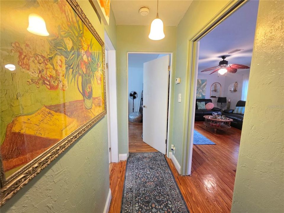 En Venta: $535,000 (4 camas, 2 baños, 2412 Pies cuadrados)