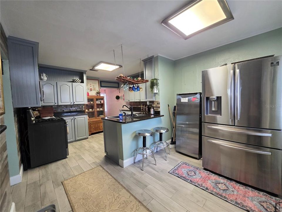 En Venta: $535,000 (4 camas, 2 baños, 2412 Pies cuadrados)