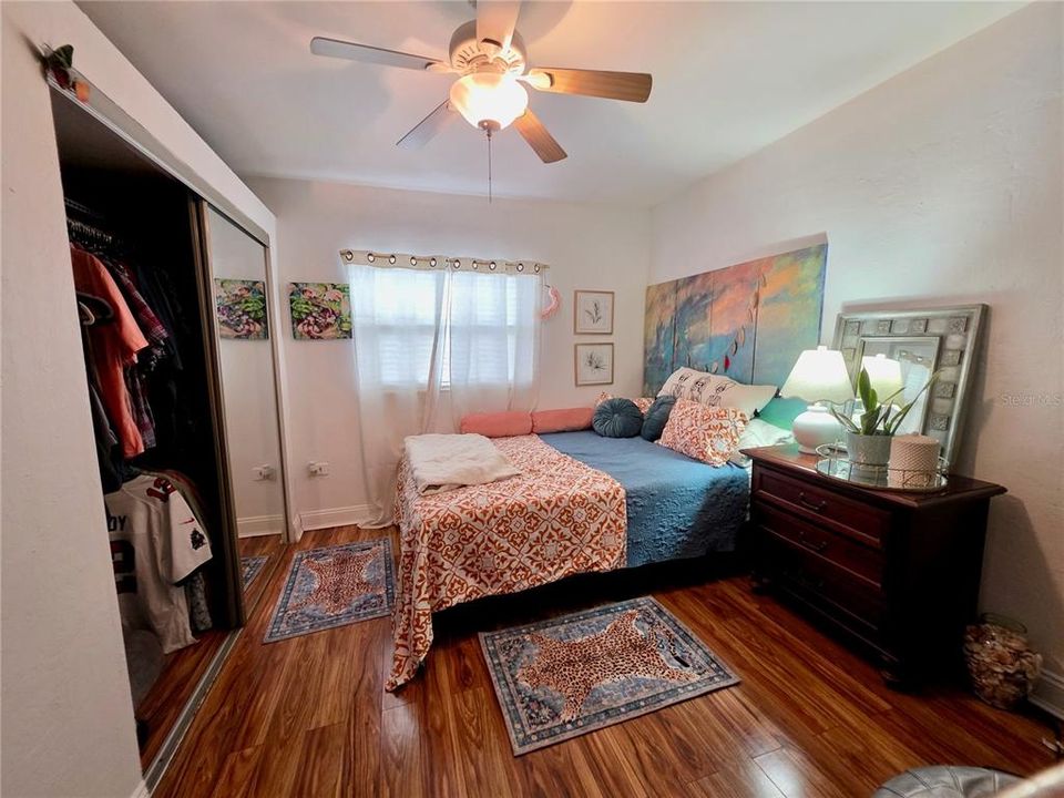 En Venta: $535,000 (4 camas, 2 baños, 2412 Pies cuadrados)