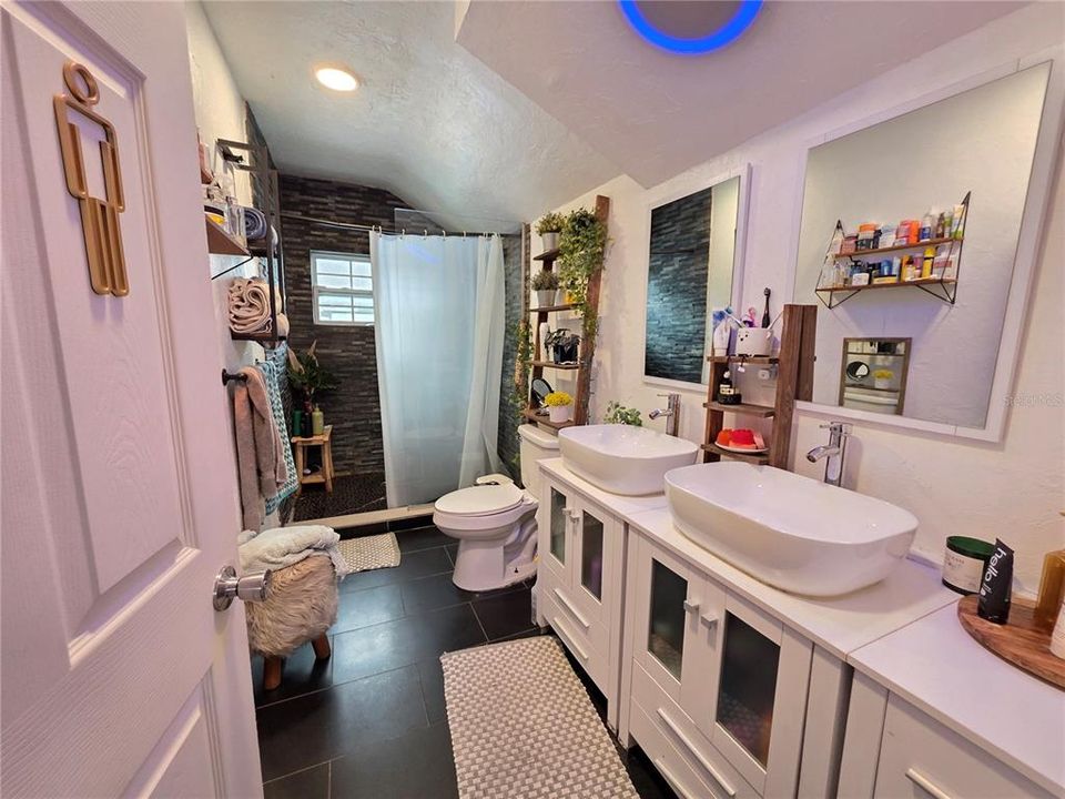En Venta: $535,000 (4 camas, 2 baños, 2412 Pies cuadrados)