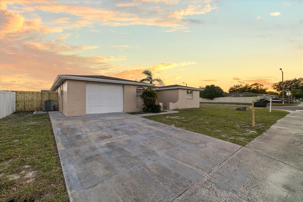 For Sale: $322,000 (3 beds, 3 baths, 1829 Square Feet)
