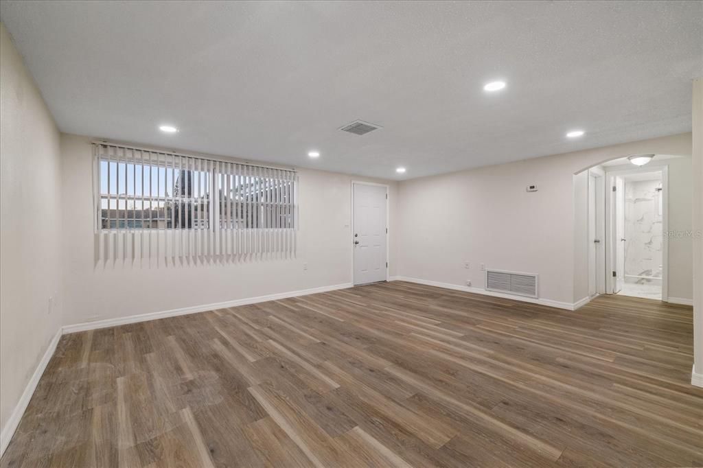 For Sale: $322,000 (3 beds, 3 baths, 1829 Square Feet)