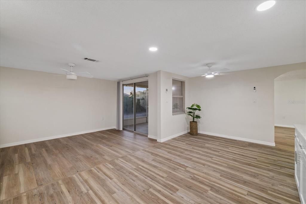 For Sale: $322,000 (3 beds, 3 baths, 1829 Square Feet)