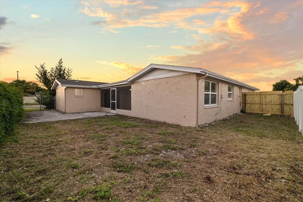 For Sale: $322,000 (3 beds, 3 baths, 1829 Square Feet)