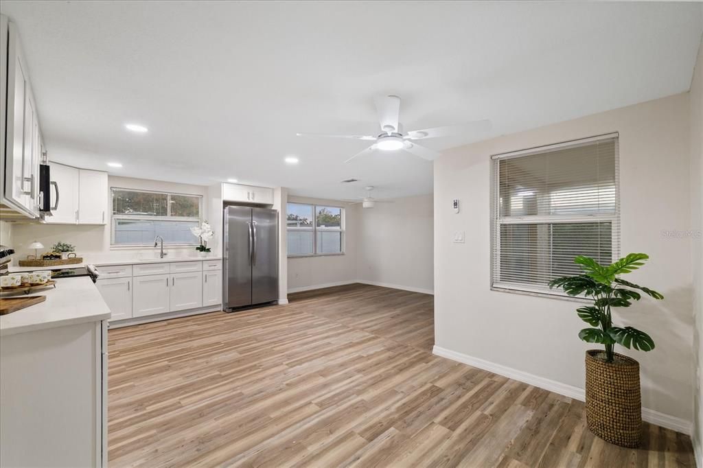 For Sale: $322,000 (3 beds, 3 baths, 1829 Square Feet)