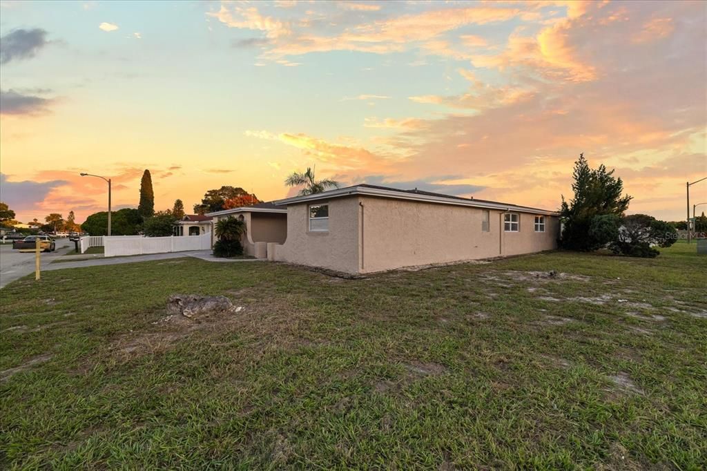 For Sale: $322,000 (3 beds, 3 baths, 1829 Square Feet)