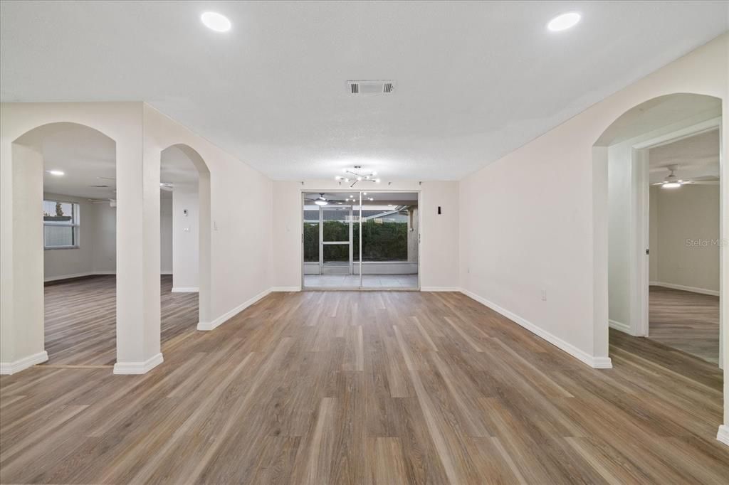 For Sale: $322,000 (3 beds, 3 baths, 1829 Square Feet)