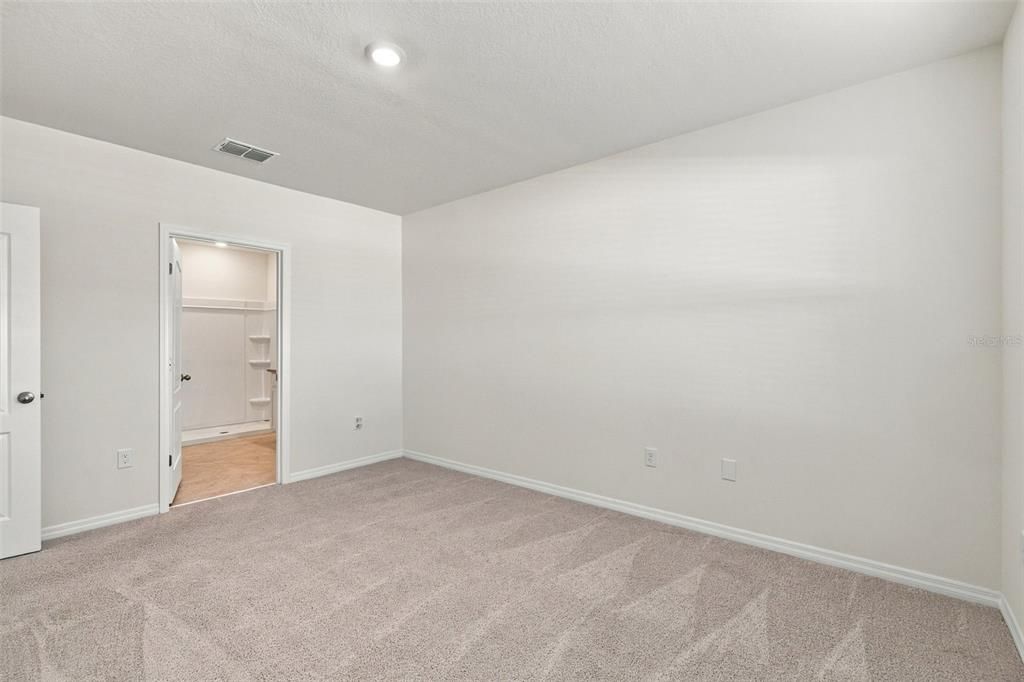 На продажу: $269,999 (4 спален, 2 ванн, 1830 Квадратных фут)