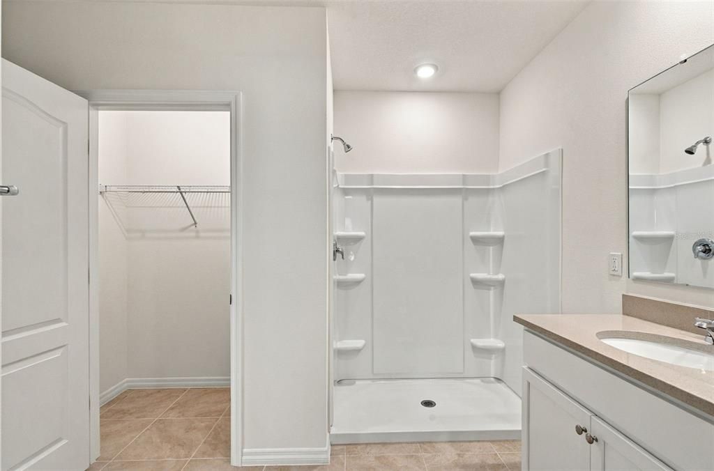 На продажу: $269,999 (4 спален, 2 ванн, 1830 Квадратных фут)