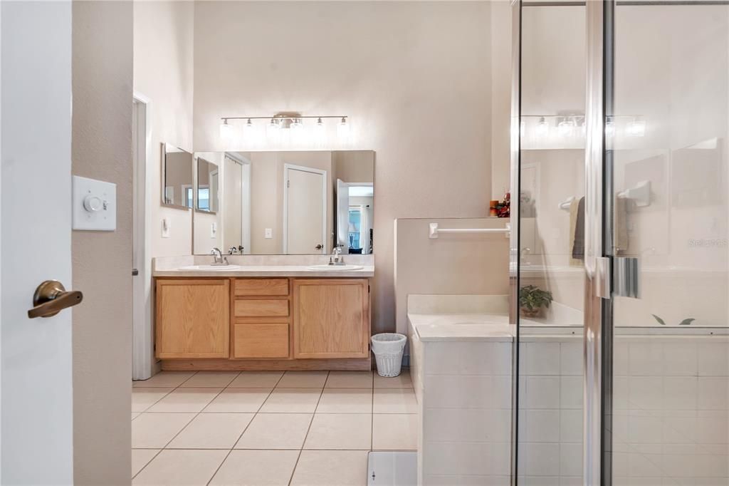 На продажу: $395,000 (4 спален, 2 ванн, 1939 Квадратных фут)