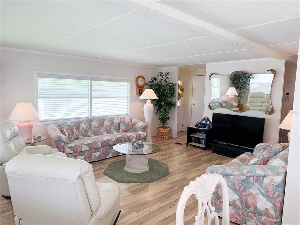 For Sale: $111,900 (3 beds, 2 baths, 1414 Square Feet)