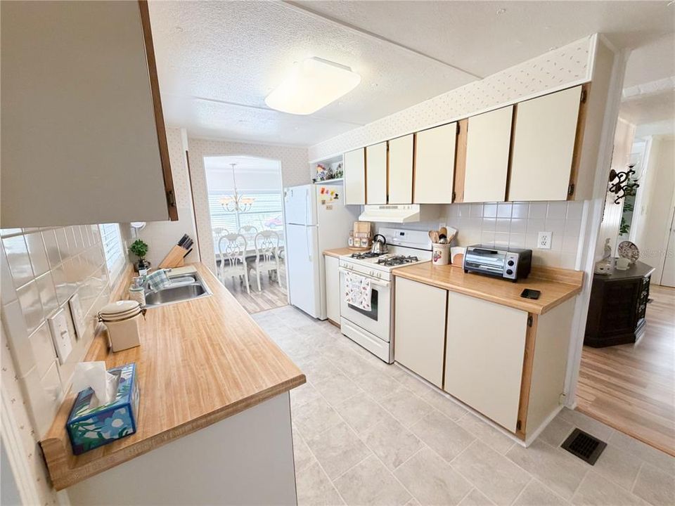 For Sale: $111,900 (3 beds, 2 baths, 1414 Square Feet)