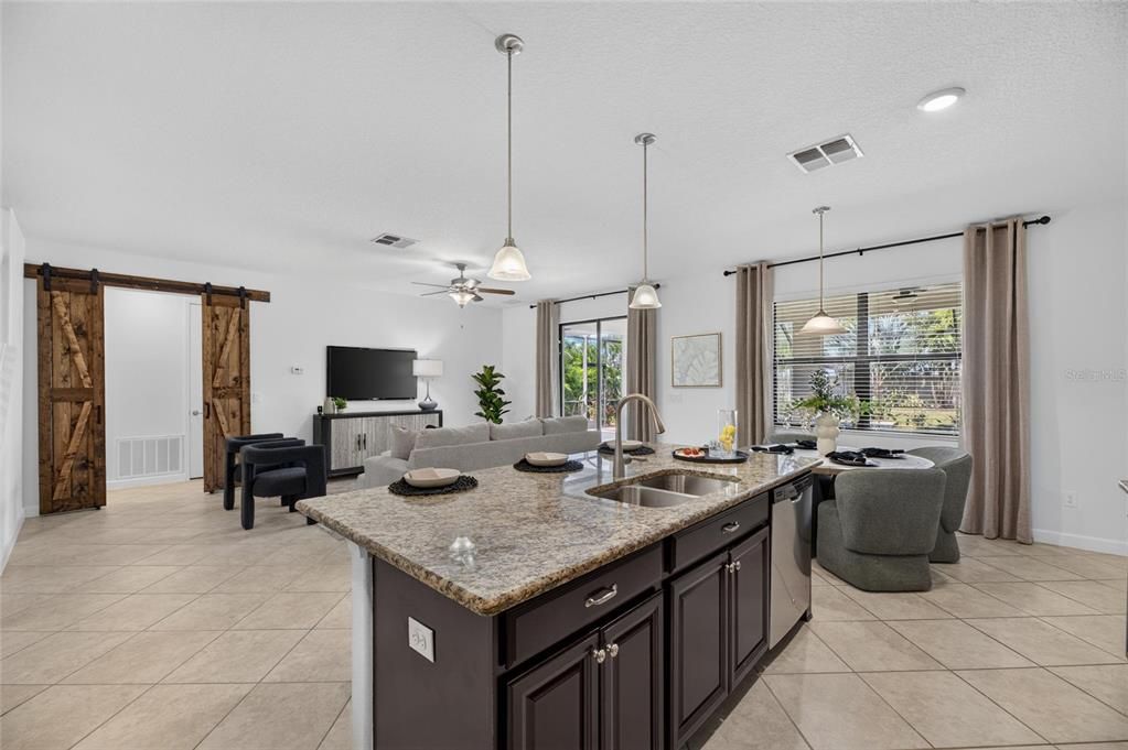 En Venta: $504,999 (4 camas, 3 baños, 2555 Pies cuadrados)